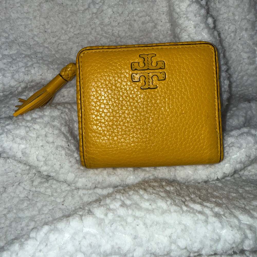 Tory Burch Thea Bi-Fold Wallet In Moose Brown